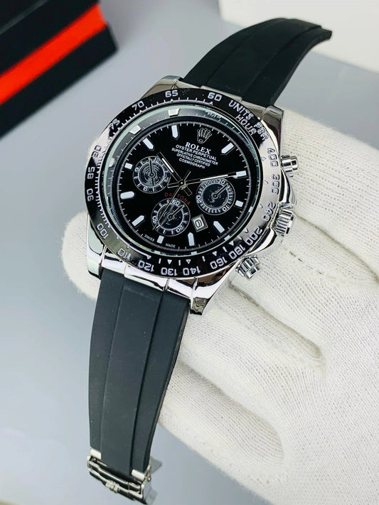 Rolex Oyster Perpetual Luxury Timepiece – Timeless Stainless Steel Dial with Premium Rubber Strap.